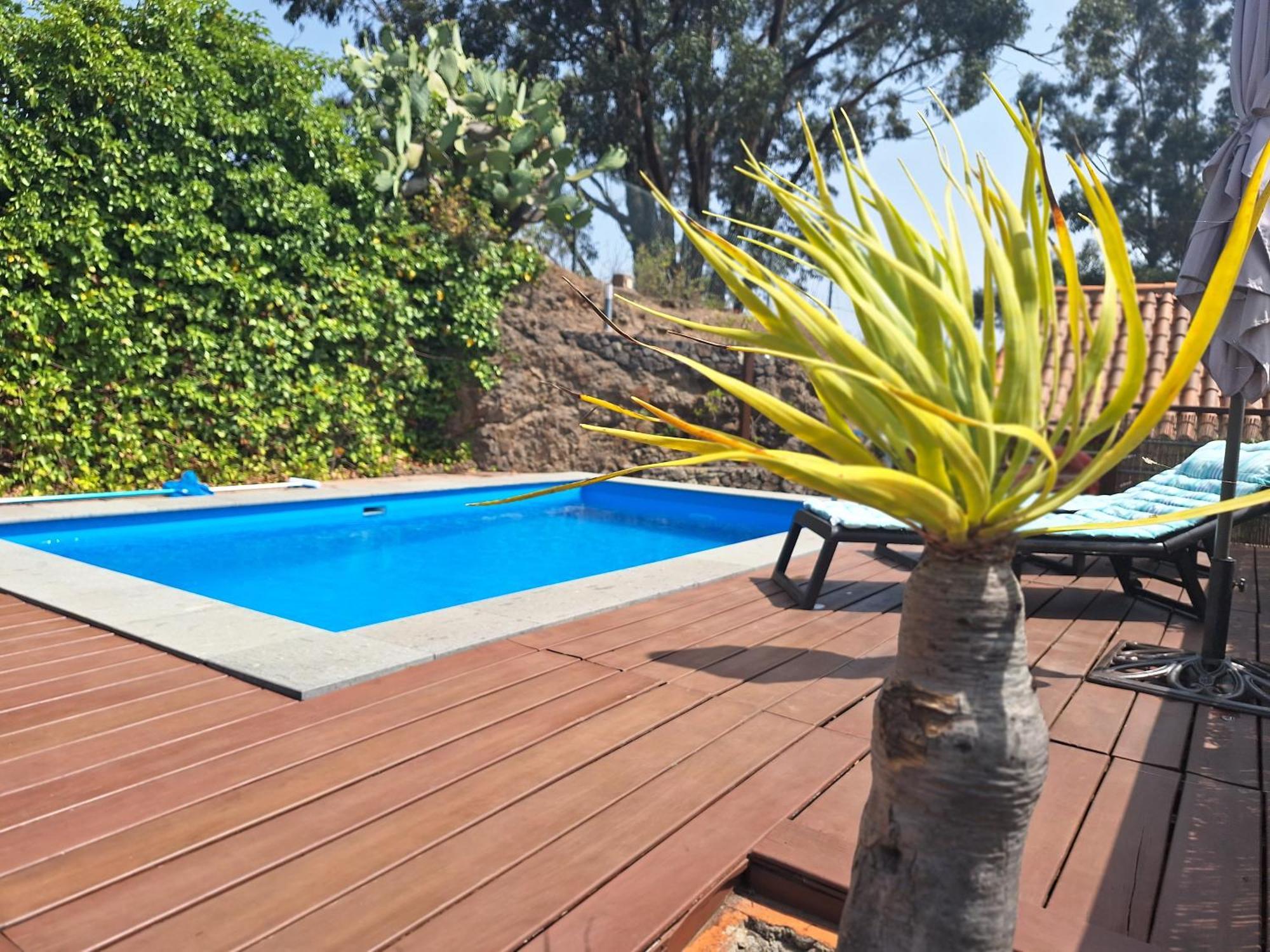 Con Piscina Privada El Roble Casa di campagna *